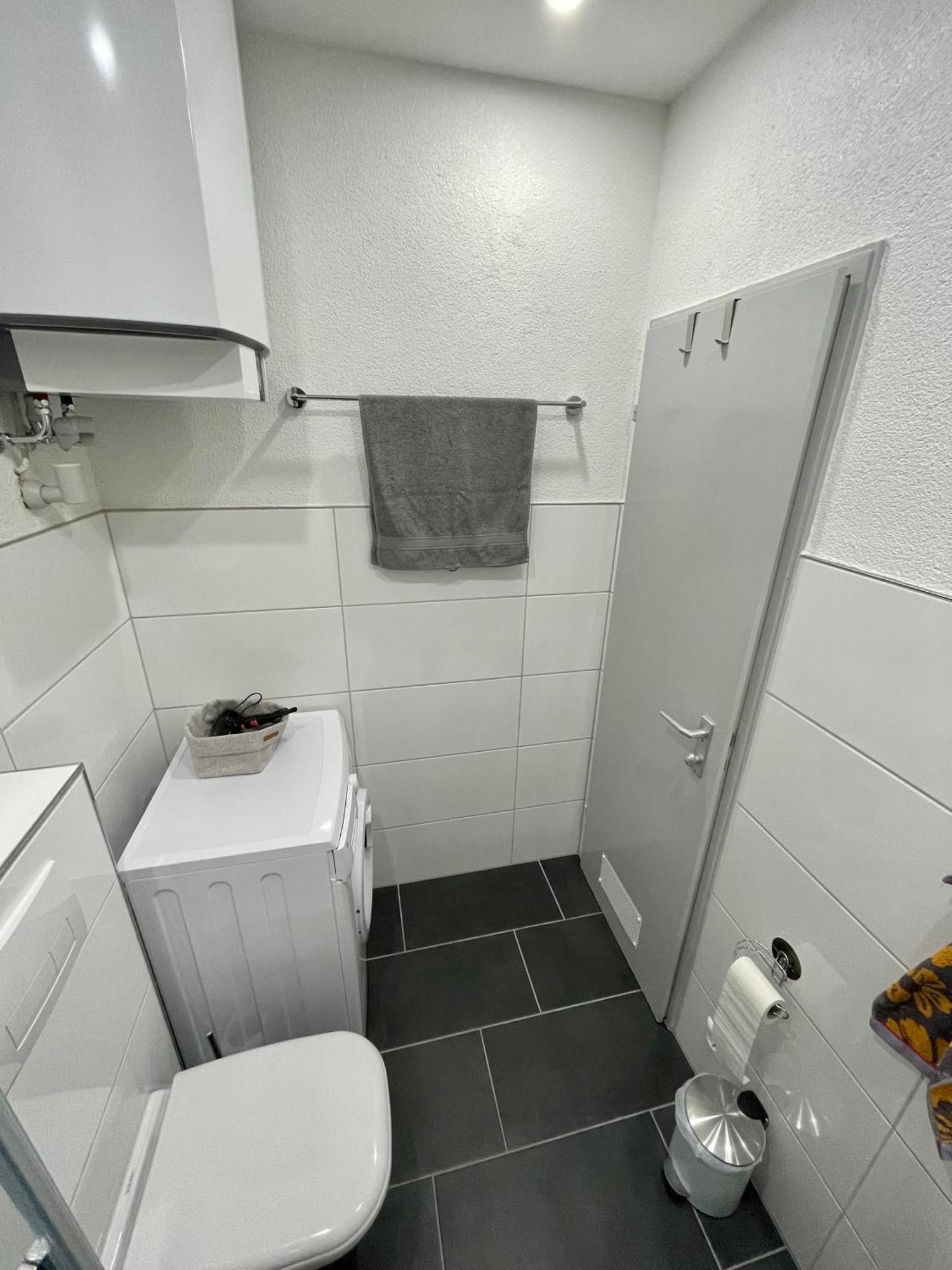 Naehe Hauptbahnhof & Ece-Center, Smart Tv Apartment คาร์ลสรูเฮอ ภายนอก รูปภาพ
