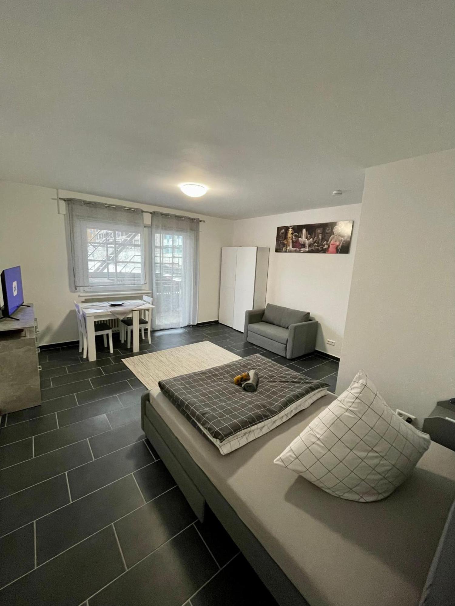 Naehe Hauptbahnhof & Ece-Center, Smart Tv Apartment คาร์ลสรูเฮอ ภายนอก รูปภาพ