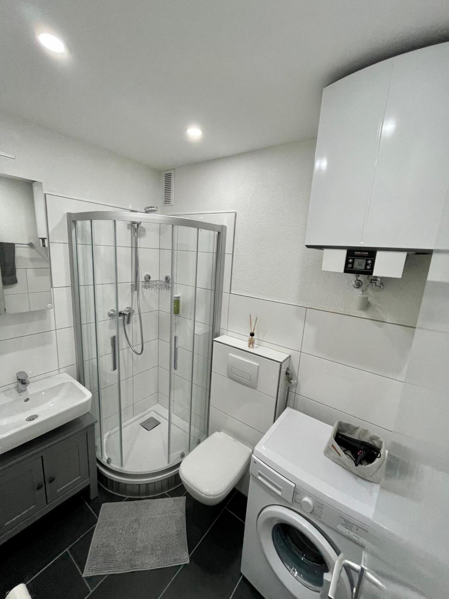 Naehe Hauptbahnhof & Ece-Center, Smart Tv Apartment คาร์ลสรูเฮอ ภายนอก รูปภาพ