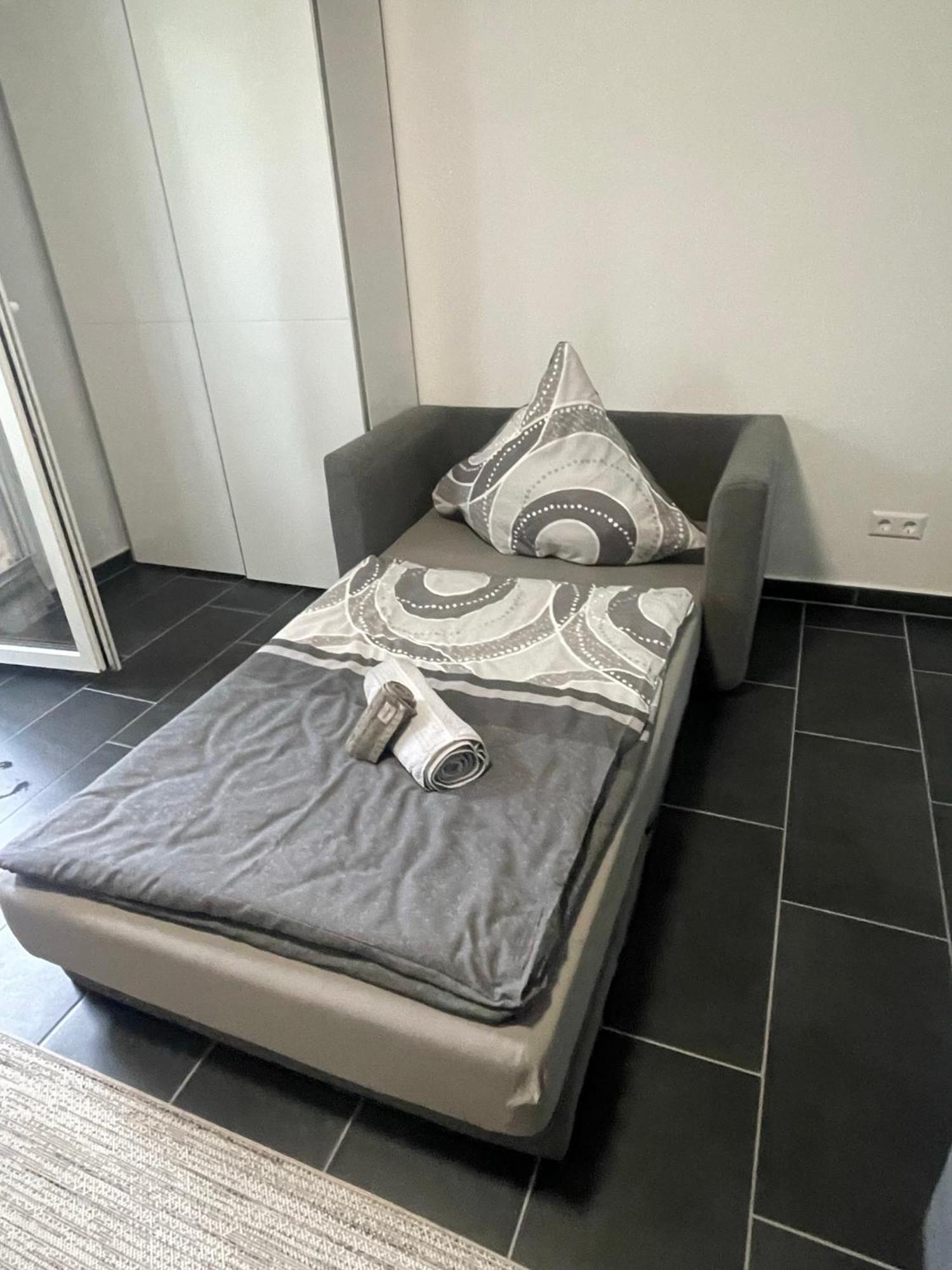 Naehe Hauptbahnhof & Ece-Center, Smart Tv Apartment คาร์ลสรูเฮอ ภายนอก รูปภาพ